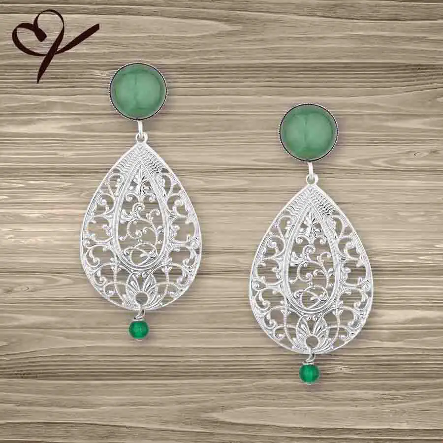 Ornamentohrringe mit Jade Perlen und orientalischen Tropfen. Große Ohrringe federleicht verarbeitet