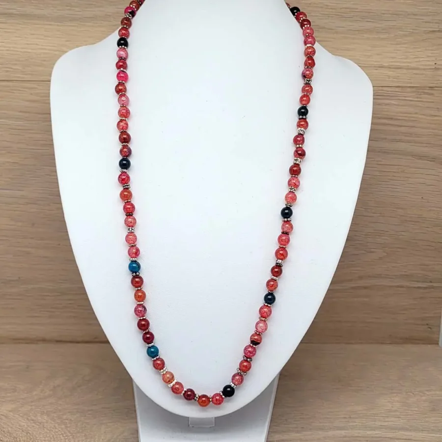 Perlenkette aus rotem Turmalin. Ein besonderes Schmuckstück, handgeknüpft auf Baumwollseide