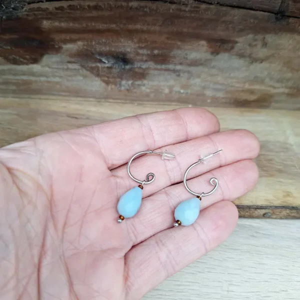 Echt silberne Ohrringe mit hellblauen Tropfen aus funkelndem Amazonit
