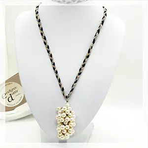 Lange Halskette mit Perlen Traube aus Süßwasserperlen