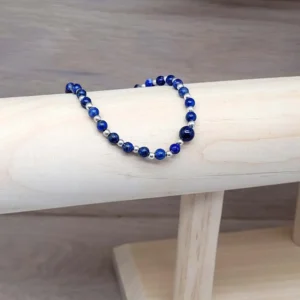 blaues Armband aus Perlen mit Lapislazuli für das Sternzeichen Schütze