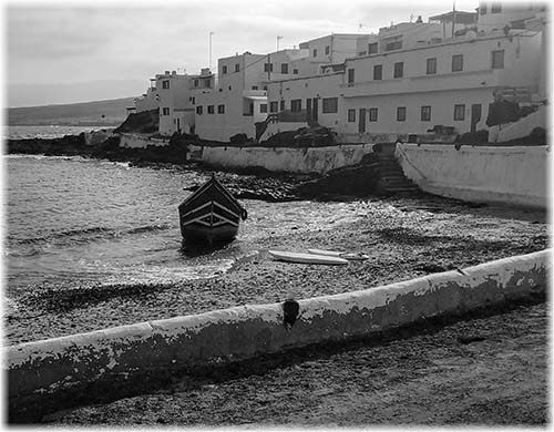 Flüchtligsboot vor der Küste von Lanzarote