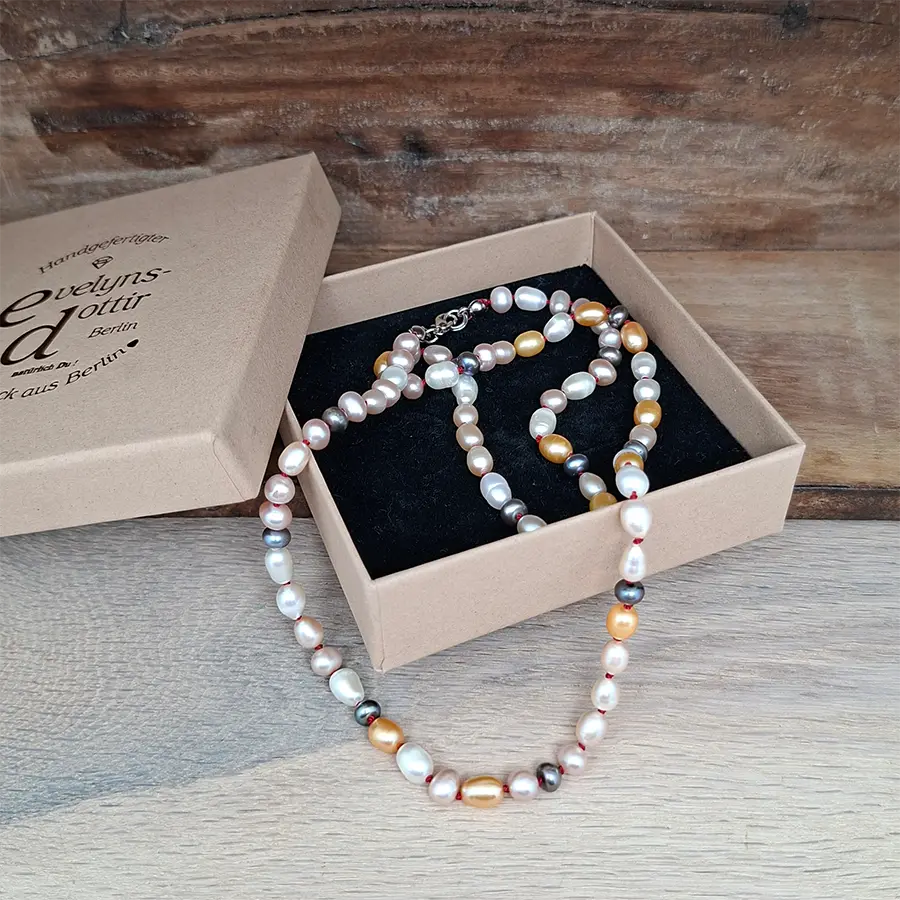 Handgeknüpfte Perlenkette